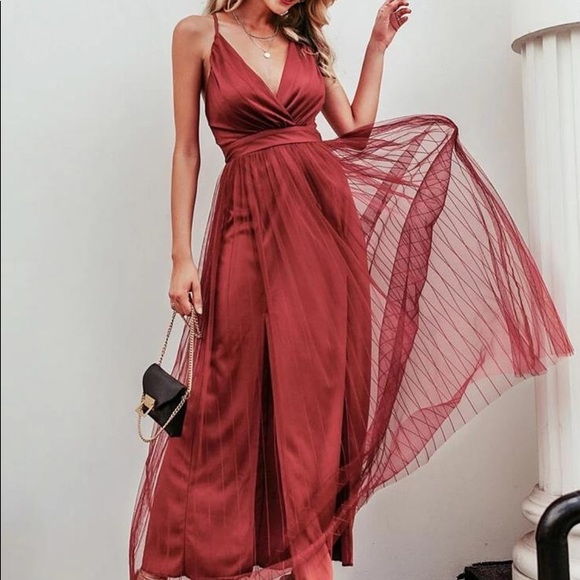 Red dress - Picture 3 of 3